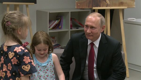 Путин в Париже посетил Российский духовно-культурный центр - Sputnik Литва