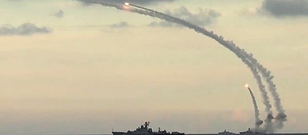 Массированный удар по объектам инфраструктуры ИГ в Сирии - Sputnik Литва