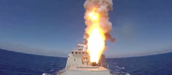 С кораблей РФ запустили ракеты Калибр по позициям ИГ* в Сирии С кораблей РФ запустили ракеты Калибр по позициям ИГ* в Сирии - Sputnik Литва