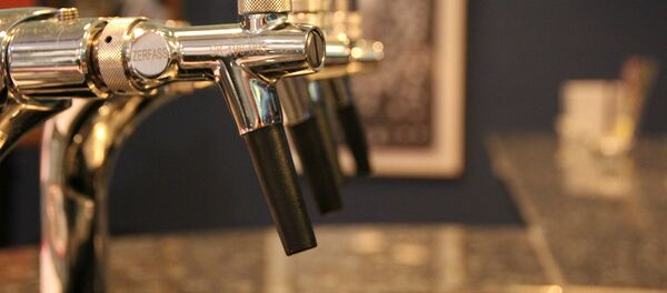 Розлив напитков, архивное фото - Sputnik Литва