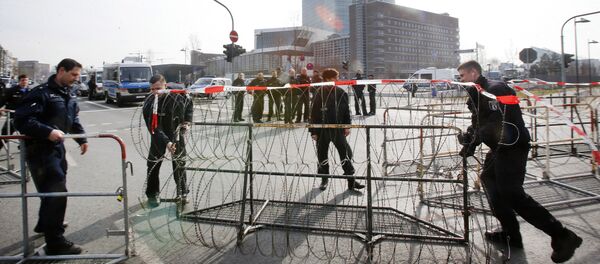 Немецкие полицейские возвели забор - Sputnik Литва