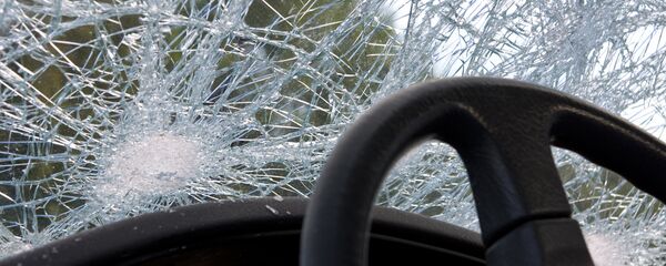 Разбитое лобовое стекло, архивное фото - Sputnik Литва