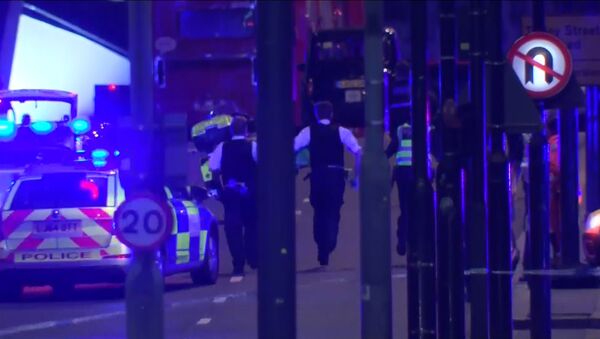 Ночной теракт в Лондоне: ситуация на улице и в баре, где прятались люди после ЧП - Sputnik Литва
