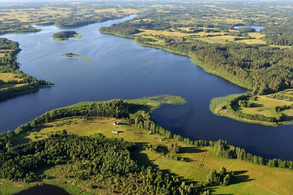 Sartai — ketvirtas pagal plotą Lietuvos ežeras, esantis šalies šiaurės rytuose, Aukštaitijoje, Rokiškio ir Zarasų rajonuose. - Sputnik Lietuva