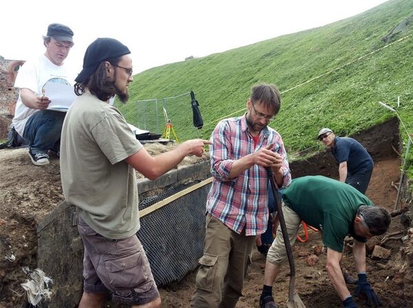 Археологи работают на горе Гедиминаса Археологи работают на горе Гедиминаса - Sputnik Литва