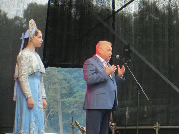 Открыл гала-концерт российский посол в Литве Александр Удальцов - Sputnik Литва