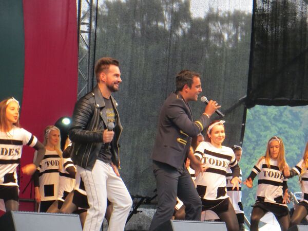 Выступают Раджи и Игорь Ярмоленка - Sputnik Литва