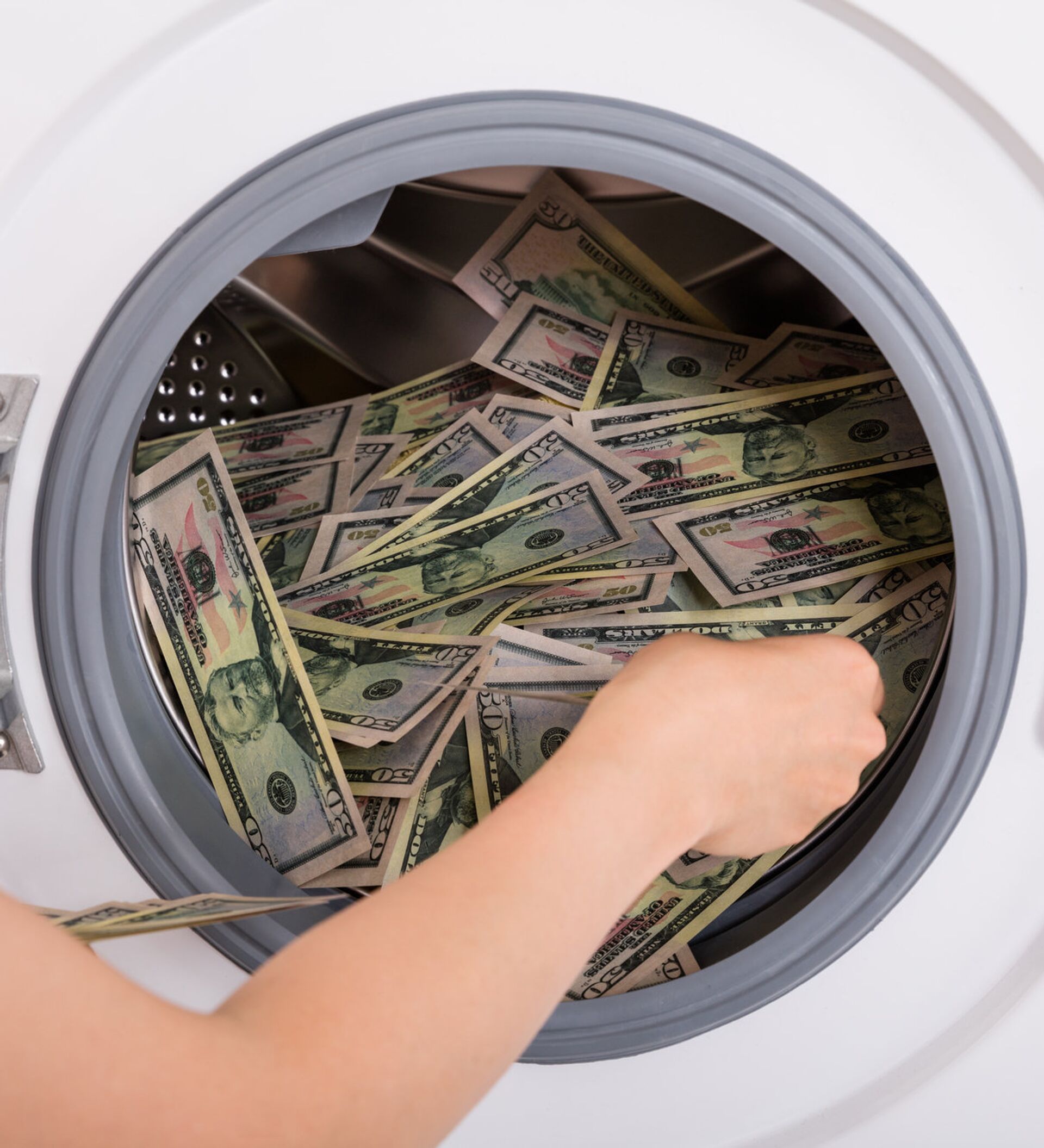 Сдать стиральную машину за деньги в спб. Машинка для денег. Отмывание денег. Стирал в стиралке деньги. Отмывание денег на картинах.