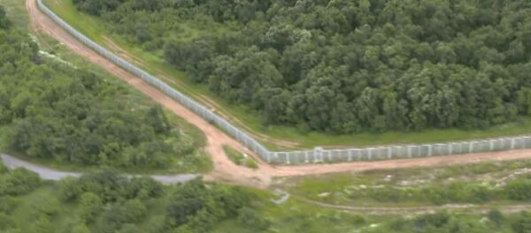 Стена от мигрантов – болгары строят многокилометровый забор на границе с Турцией Стена от мигрантов – болгары строят многокилометровый забор на границе с Турцией - Sputnik Литва