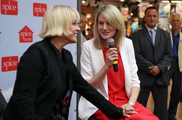 Лайма Вайкуле и дизайнер украшений Лаура Селецка (Sofia Lark) - Sputnik Литва