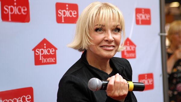 Легендарная Лайма Вайкуле на открытии выставки “Лайма Вайкуле. Наряды дивы” - Sputnik Литва