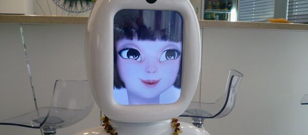 Ксюша робот-официант - Sputnik Литва