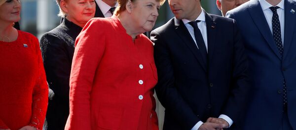 Эммануэль Макрон и Ангела Меркель Эммануэль Макрон и Ангела Меркель - Sputnik Lietuva