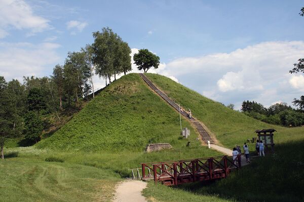 Пилякальнис на окраине городка Меркине Пилякальнис на окраине городка Меркине - Sputnik Литва