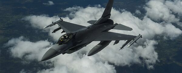 Натовский истребитель F-16, архивное фото - Sputnik Литва