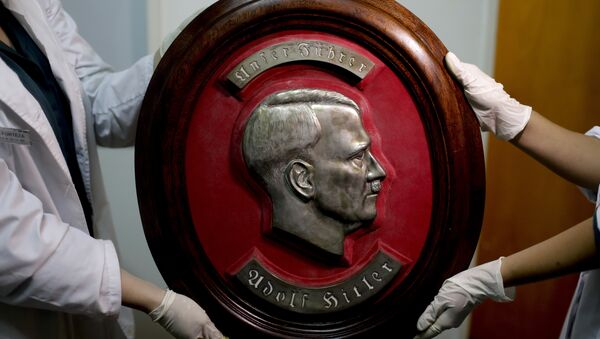 Недалеко от Буэнос-Айреса полиция Аргентины обнаружила большую коллекцию нацистских артефактов - Sputnik Литва