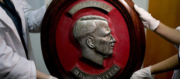 Недалеко от Буэнос-Айреса полиция Аргентины обнаружила большую коллекцию нацистских артефактов - Sputnik Литва