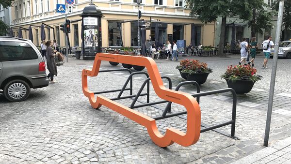 Парковка для велосипедов в виде автомобиля - Sputnik Литва