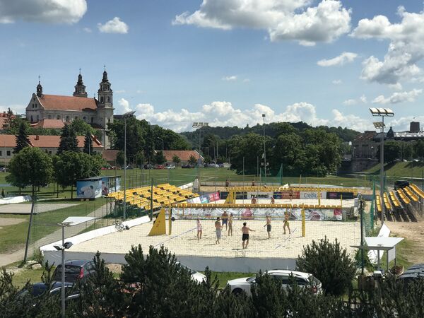 Площадка для пляжного волейбола в центре города - почему бы и нет - Sputnik Lietuva