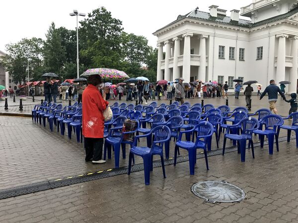 Ливневый дождь не способствовал появлению зрителей - Sputnik Литва