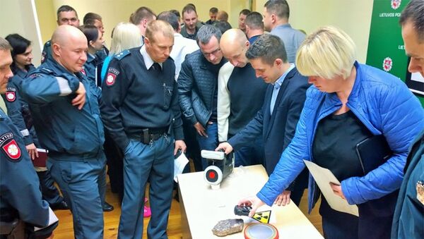 Полиция учится технике безопасности при нахождение радиоактивной опасности - Sputnik Lietuva