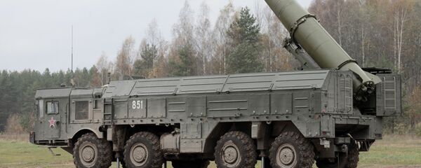 Учения по развертыванию ракетного комплекса Искандер Учения по развертыванию ракетного комплекса Искандер - Sputnik Литва