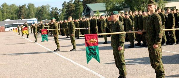500 солдат регулярной армии окончили базовый курс военной подготовки 500 солдат регулярной армии окончили базовый курс военной подготовки - Sputnik Литва