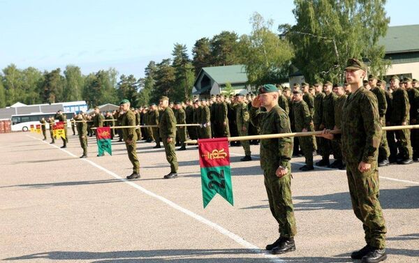 Торжественное построение солдат регулярной армии в Рукле - Sputnik Литва