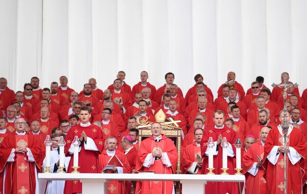 Торжественная церемония причисления епископа Теофилюса Матулениса к лику преподобных Торжественная церемония причисления епископа Теофилюса Матулениса к лику преподобных - Sputnik Литва