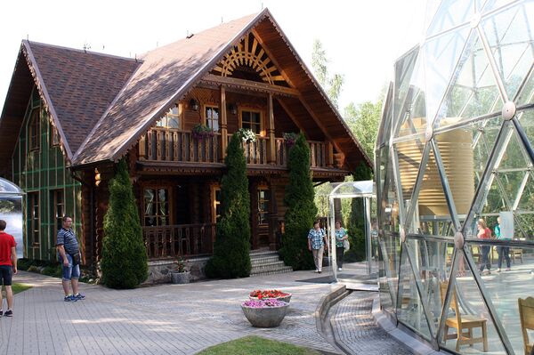 Дом создателя купола и пирамиды — Повиласа Жекаса Дом создателя купола и пирамиды — Повиласа Жекаса - Sputnik Литва