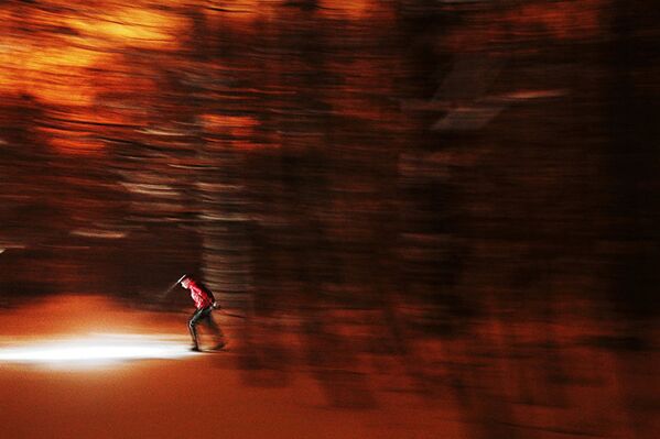 Ночной лыжник - Sputnik Литва