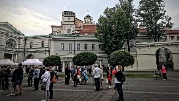 Всего на один вечер в году Президентский дворец был открыт для всех желающих - Sputnik Литва