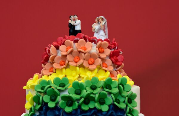 Свадебный торт с символикой ЛГБТ - Sputnik Литва