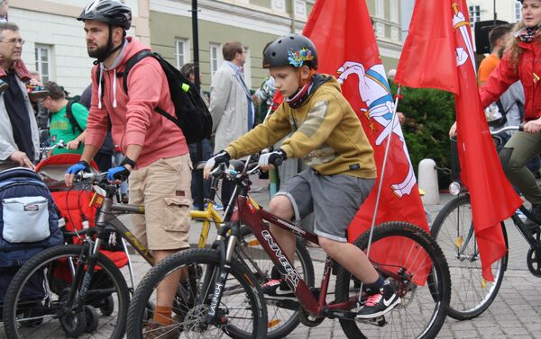 В велопробеге с флагами Литвы участвовали все поколения жителей столицы - Sputnik Литва