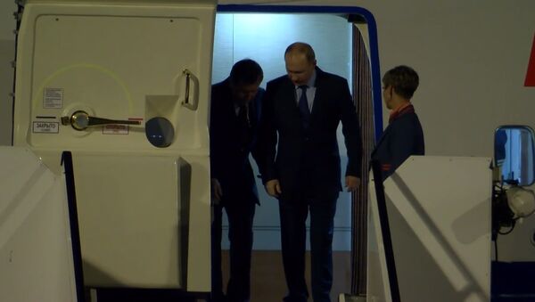 Прибытие  Владимира Путина в Гамбург на саммит G20 - Sputnik Литва