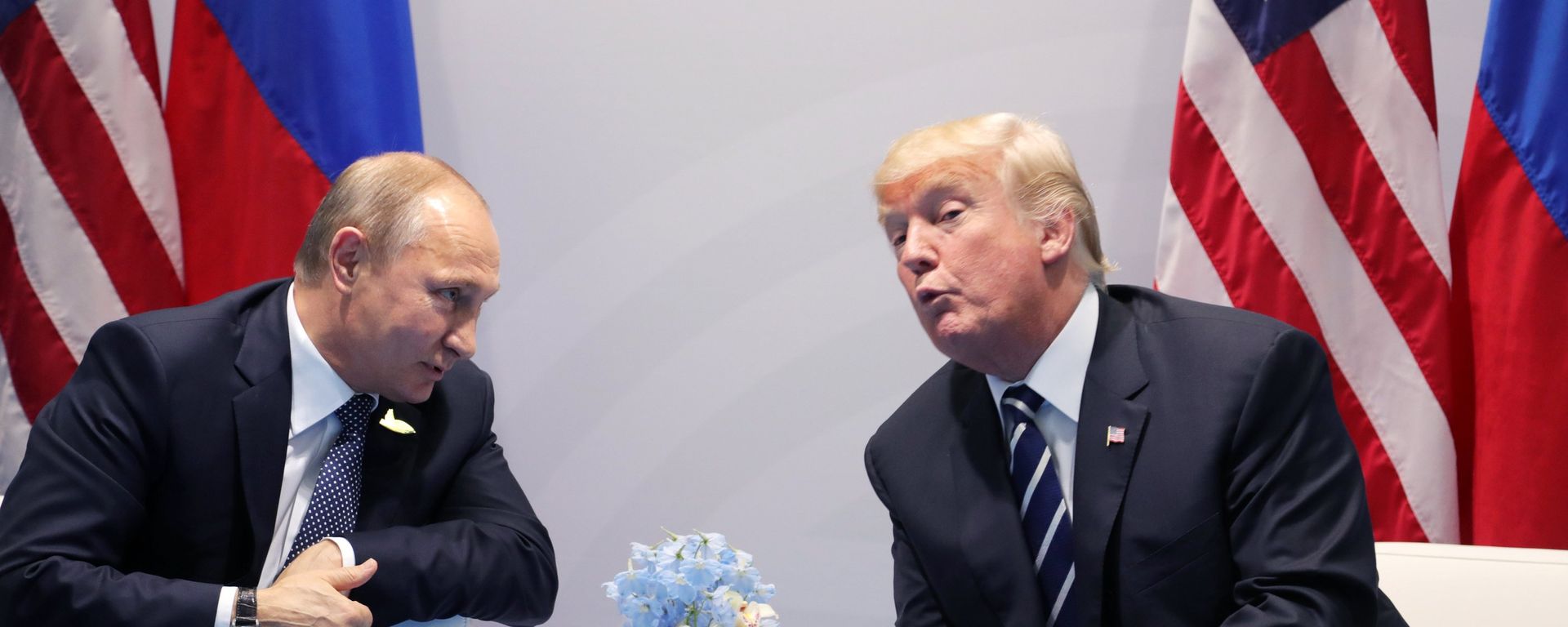 Президент РФ Владимир Путин и президент США Дональд Трамп, архивное фото - Sputnik Литва, 1920, 10.10.2026
