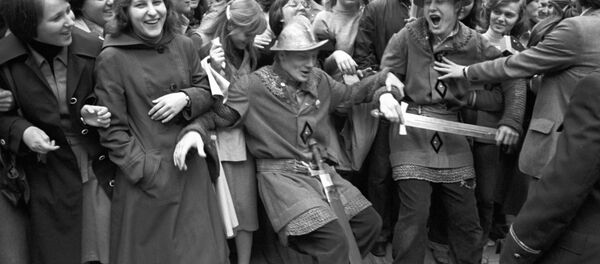 Студенты на празднике, посвященном юбилею - Sputnik Литва