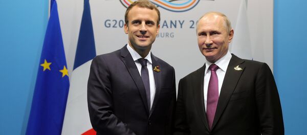 Rusijos prezidentas Vladimiras Putinas ir Pranc8zijos prezidentas Emanuelis Makronas Rusijos prezidentas Vladimiras Putinas ir Pranc8zijos prezidentas Emanuelis Makronas - Sputnik Lietuva