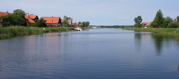 Река Миния - центральная улица деревни Минге - Sputnik Литва