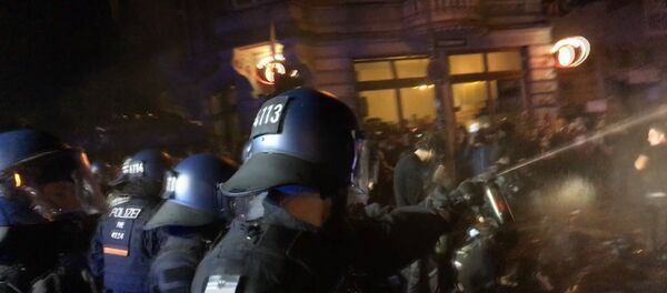 Саммит G20: 3 ночи подряд в Гамбурге устраивали беспорядки Саммит G20: 3 ночи подряд в Гамбурге устраивали беспорядки - Sputnik Литва