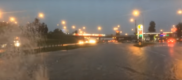 Ливень затопил улицы Вильнюса Ливень затопил улицы Вильнюса - Sputnik Литва