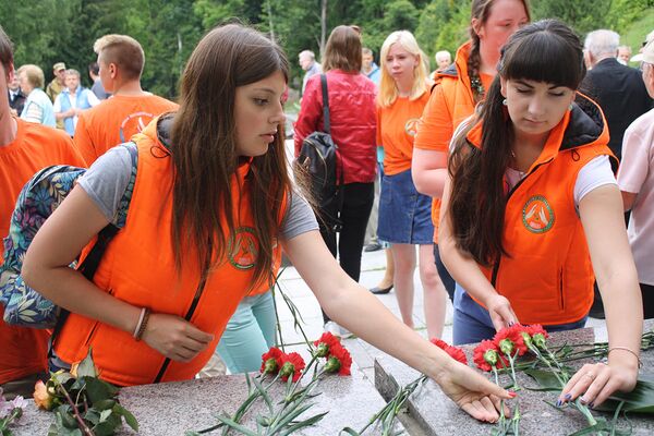 Псковские студенты-волонтеры Псковские студенты-волонтеры - Sputnik Литва