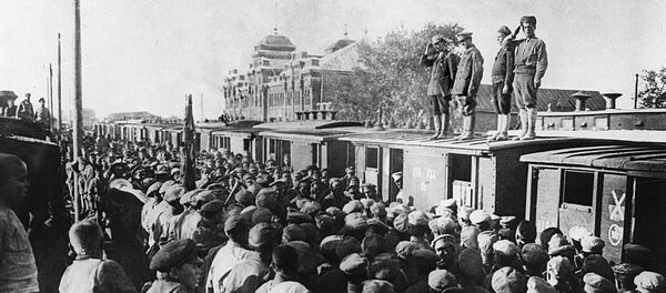 Торжественные проводы бойцов Красной Армии на польский фронт - Sputnik Литва