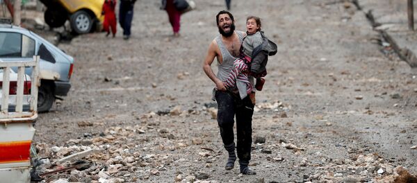 Местные жители спасаются во время битвы  - Sputnik Lietuva