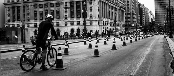 Велосипедист в Бразилии Велосипедист в Бразилии - Sputnik Lietuva