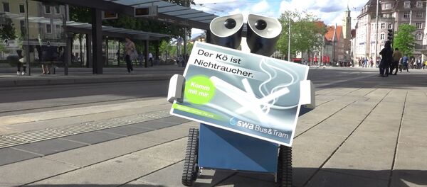 Сколько надежды в этих глазах: антитабачный робот в Германии Сколько надежды в этих глазах: антитабачный робот в Германии - Sputnik Литва