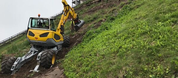 Специальная техника проводит восстановление горы Гедиминаса, архивное фото - Sputnik Литва