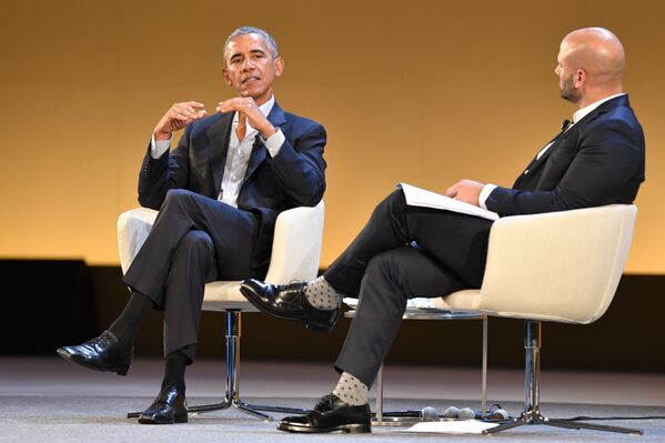 Барак Обама говорит с Сэмом Касом - Sputnik Литва