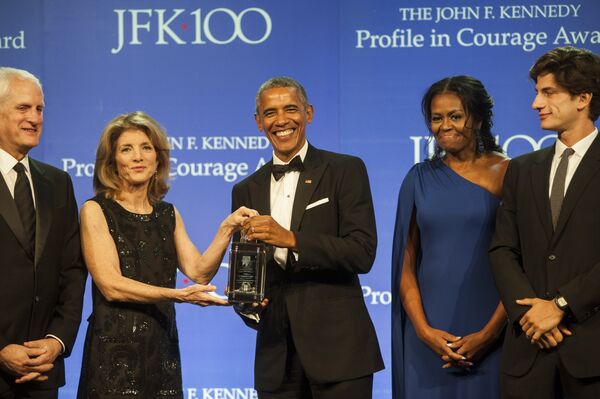Барак Обама получает награду Мужество - Sputnik Литва