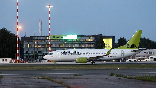 Самолет компании AirBaltic в аэропорту Рига - Sputnik Литва